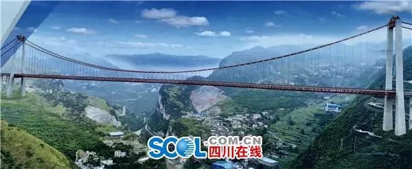 無人機(jī)“穿針引線”飛渡赤水河，央視直播報(bào)道管制