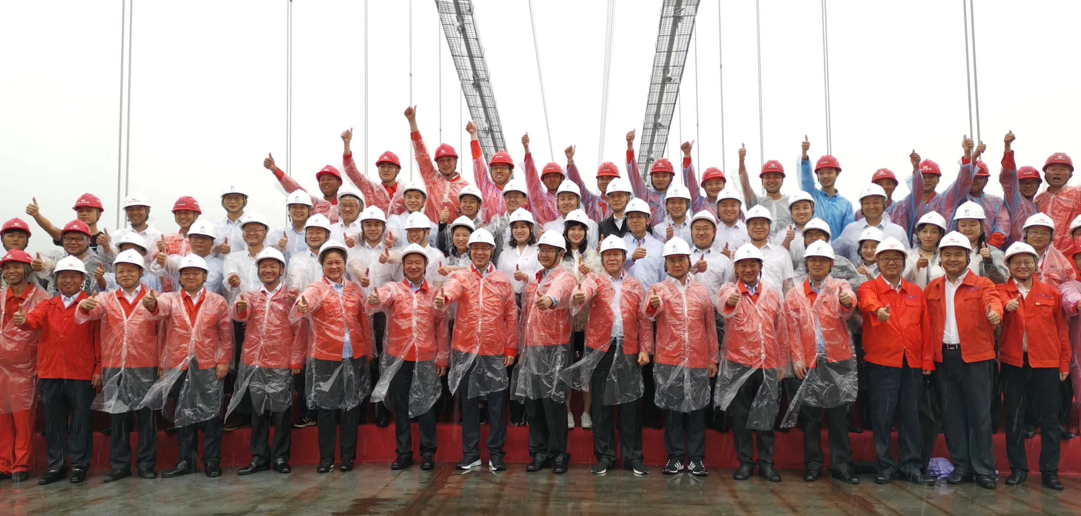 繼承發(fā)揚(yáng)紅色傳統(tǒng)工匠精神 高效建成超級(jí)工程民生工程 ——省鐵投集團(tuán)在四川路橋赤水河大橋項(xiàng)目開展特色主題教育活動(dòng)