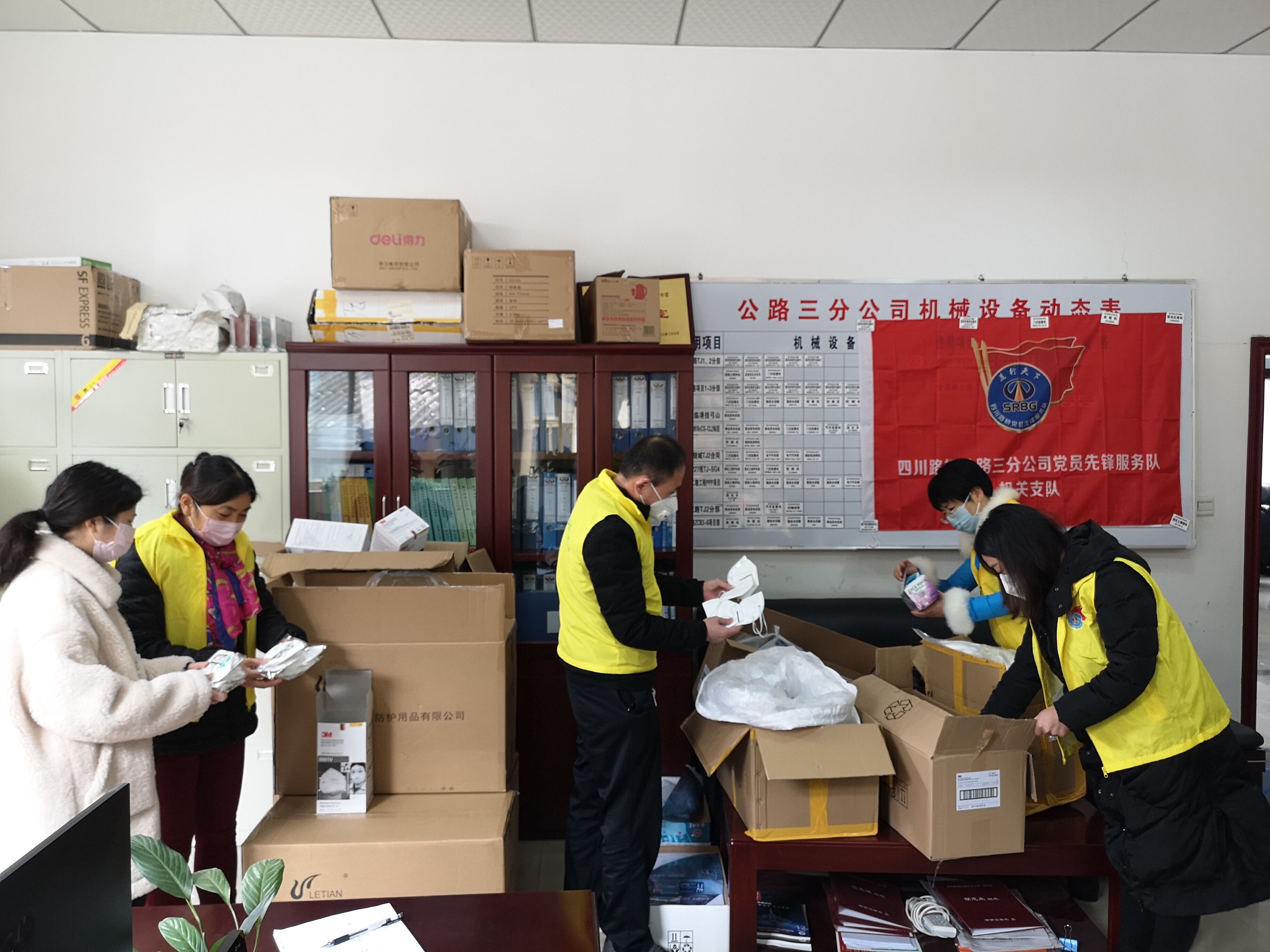 分類施策  精準戰(zhàn)“疫” 確保疫情防控與復(fù)工復(fù)產(chǎn)兩不誤 分類施策  精準戰(zhàn)“疫” 確保疫情防控與復(fù)工復(fù)產(chǎn)兩不誤