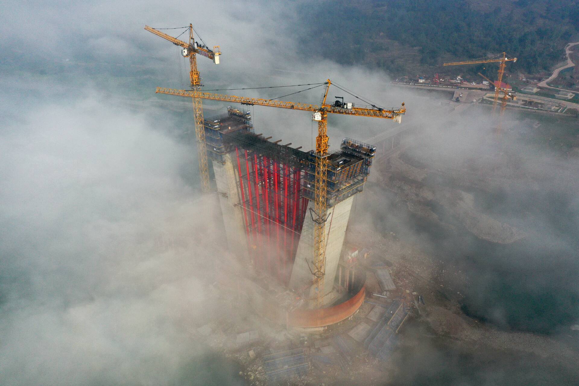 戰(zhàn)“疫”一線黨旗紅  復(fù)工復(fù)產(chǎn)穩(wěn)發(fā)展 戰(zhàn)“疫”一線黨旗紅  復(fù)工復(fù)產(chǎn)穩(wěn)發(fā)展