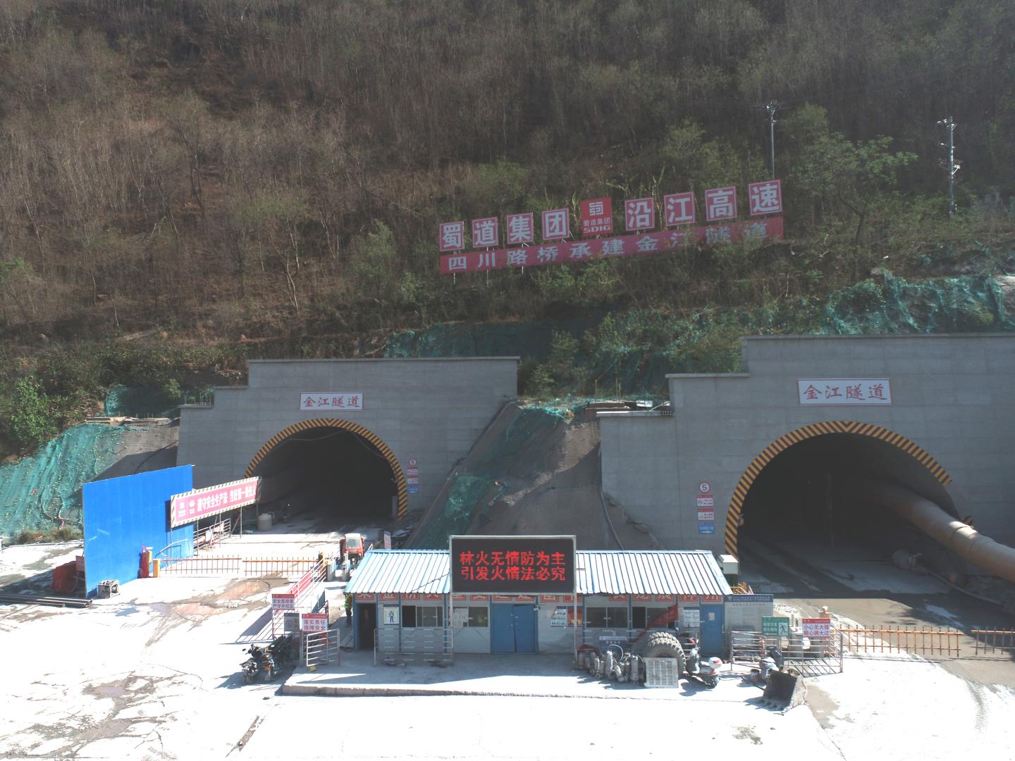 39FF293B58DD32C66993026D06C526EB.jpg 39FF293B58DD32C66993026D06C526EB.jpg