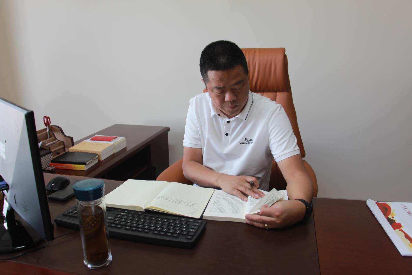 張華.jpg 張華.jpg