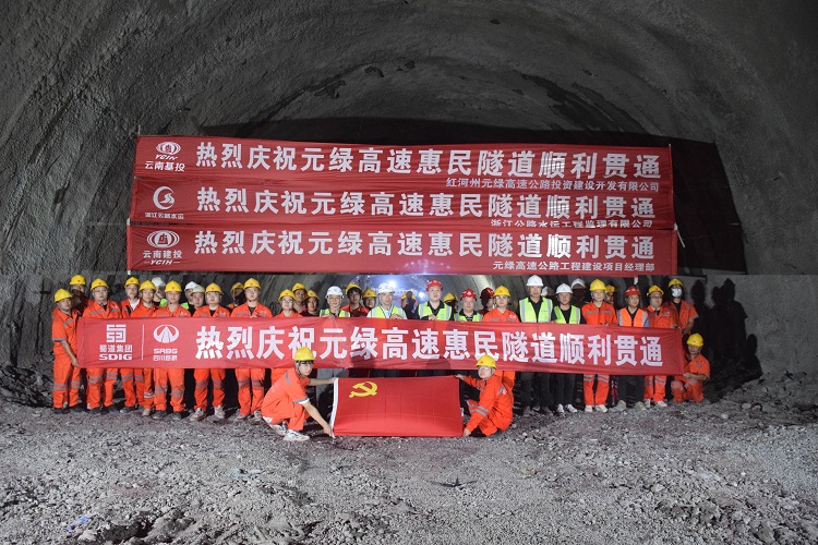 圖1黃洋 - 副本.jpg 圖1黃洋 - 副本.jpg