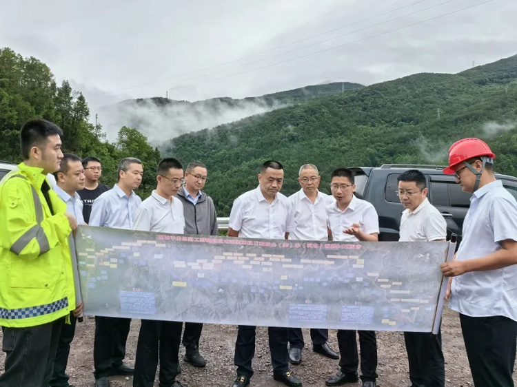 四川路橋黨委委員，路橋集團(tuán)黨委書記、董事長(zhǎng)張航川赴省道204線諾水大道項(xiàng)目開(kāi)展調(diào)研工作