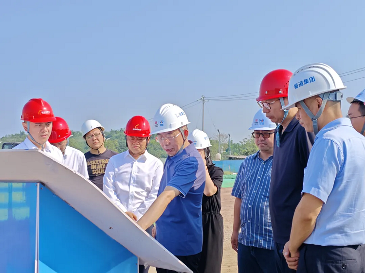 四川省住房和城鄉(xiāng)建設廳黨組成員、副廳長葉長春帶隊赴路橋集團公路二分公司機場排水項目開展調研