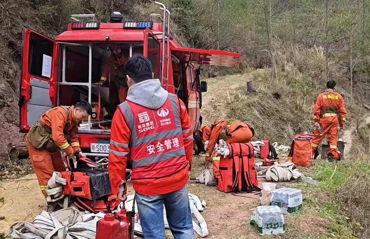 國企擔(dān)當(dāng)丨公路隧道分公司鎮(zhèn)廣高速B1/B2項(xiàng)目開展山火救援