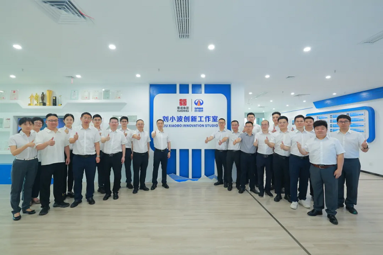 路橋集團(tuán)“劉小波創(chuàng)新工作室”正式啟動(dòng) 路橋集團(tuán)“劉小波創(chuàng)新工作室”正式啟動(dòng)