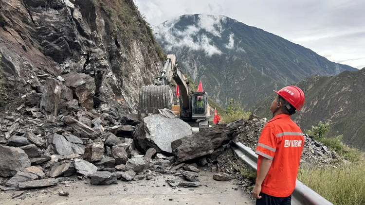 二分公司川汶高速TJ16標(biāo)開(kāi)展汛后搶險(xiǎn)救援 二分公司川汶高速TJ16標(biāo)開(kāi)展汛后搶險(xiǎn)救援